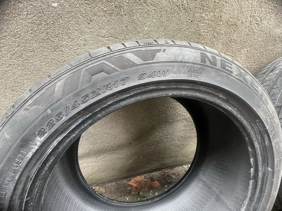 Гуми 225/45/17 R Гумите са много запазени 2 бр NEXEN и 2бр MEDALLION