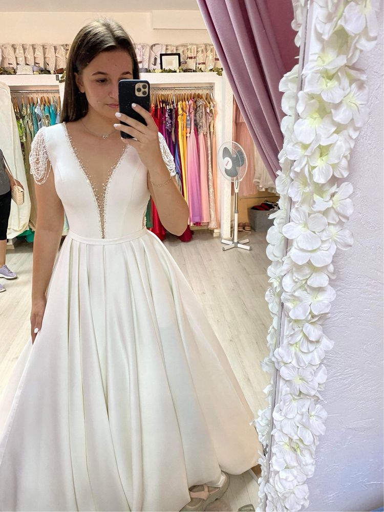 Rochie mireasa cu cerc