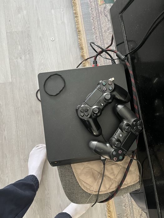 Продам Ps4 slim 1tb
