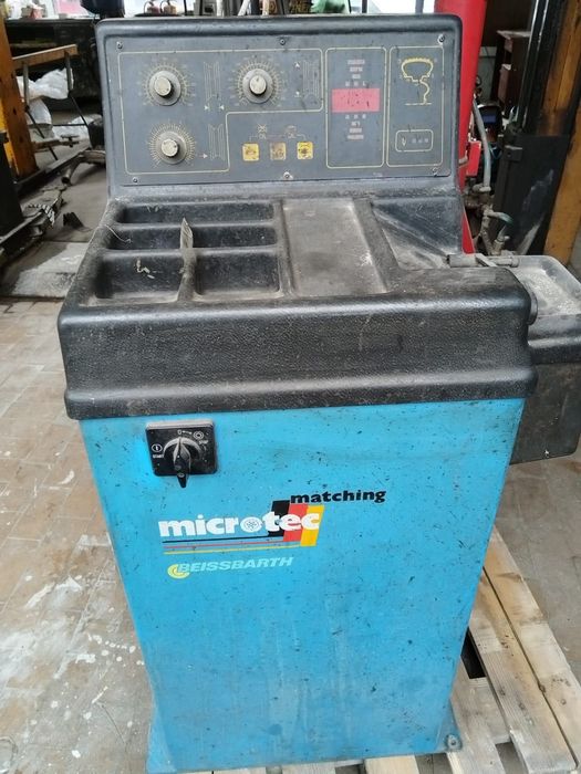 Трифазни машини за монтаж и демонтаж на гуми