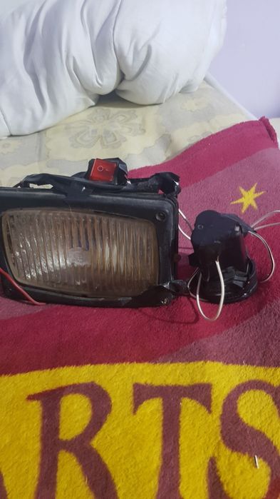 Far de mașină baterie de 12 v, încărcătorul nu este inclus este făcut