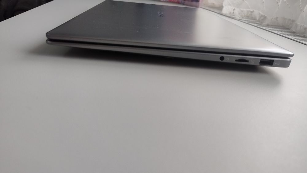 Vând laptop prestigio