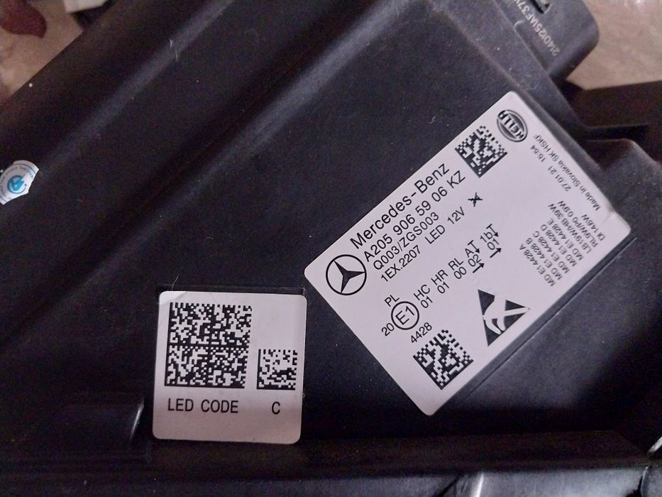 Продам фары на мерседес бмв