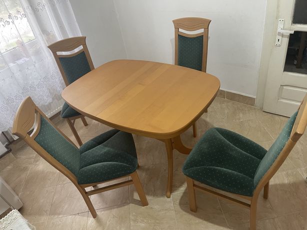 Vând masă de bucătărie cu 4 scaune