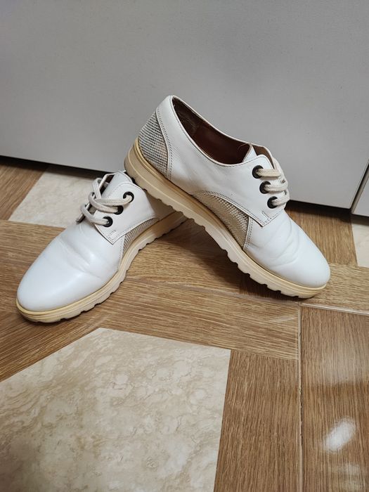 Pantofi din piele naturala