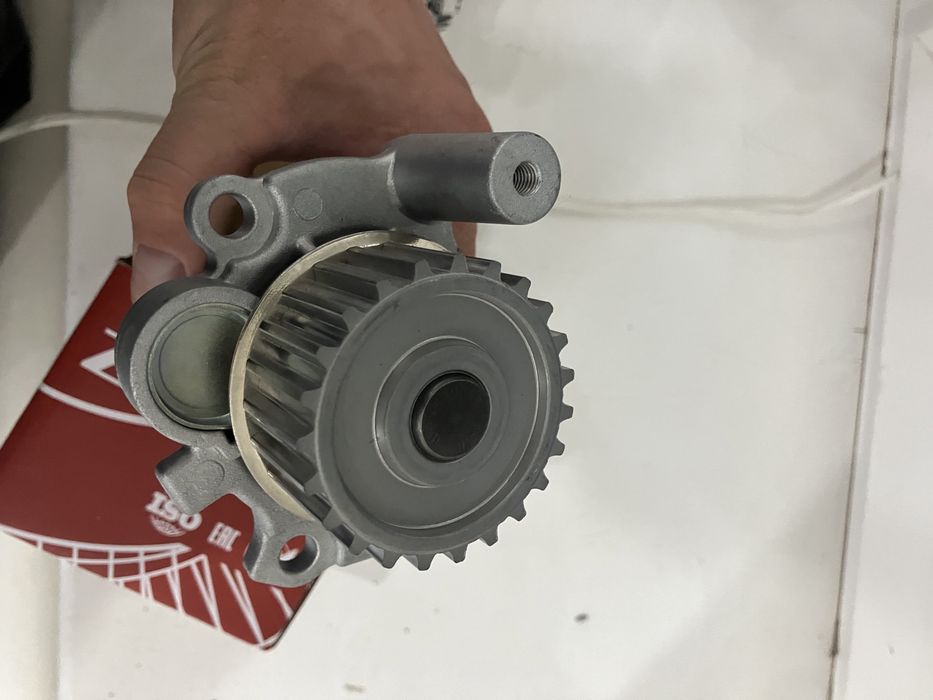Продам водяной насос (помпа)  ZIKMAR Z69701R для Фольцваген, Ауди.
