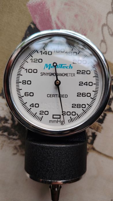 Продам для тонометра грушу и монометр