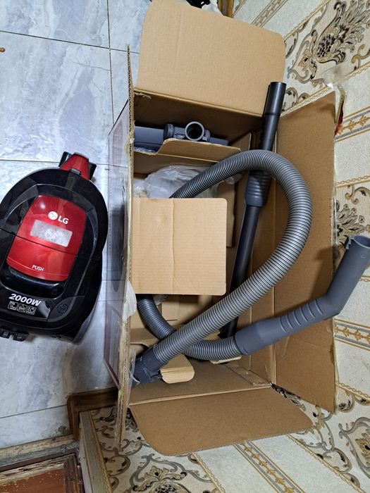 Продам Пылесос LG 2000