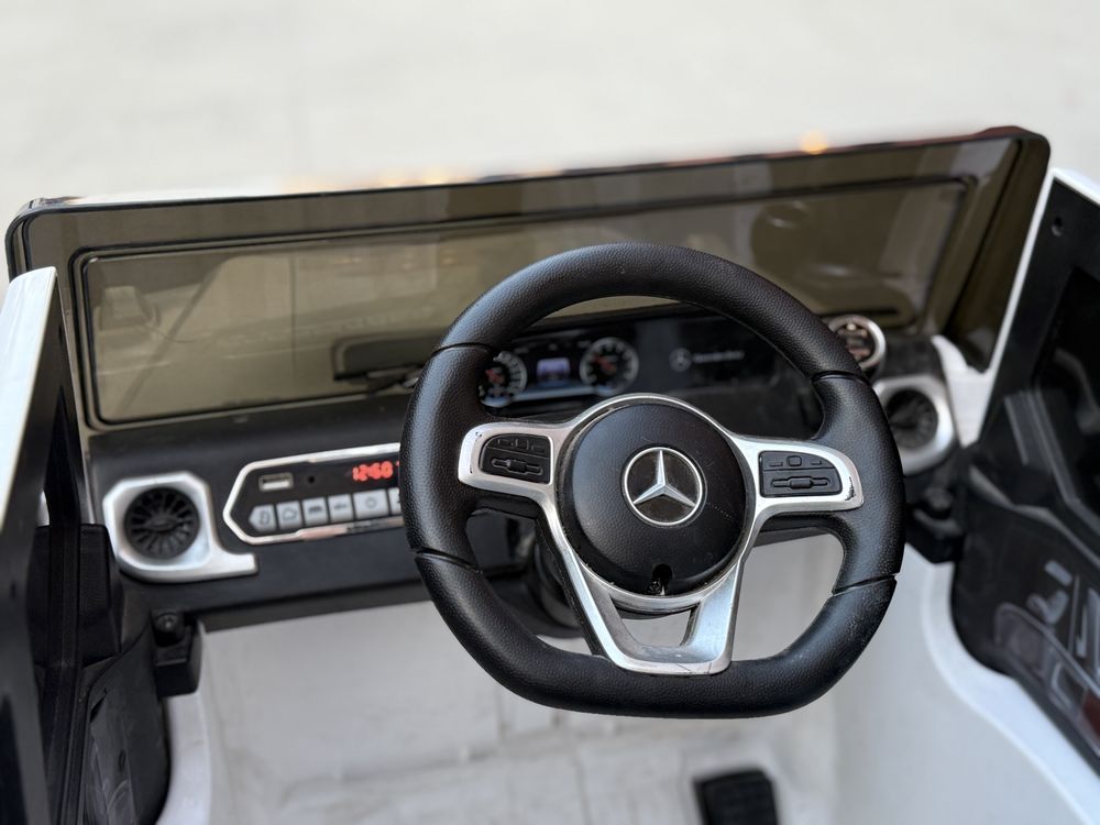 Акумулаторна кола  Licensed Mercedes Benz G500, бяла