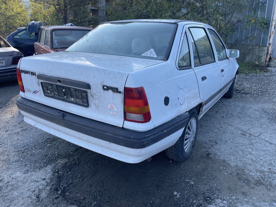 Опел Кадет 1.6 75кс 1991г На Части