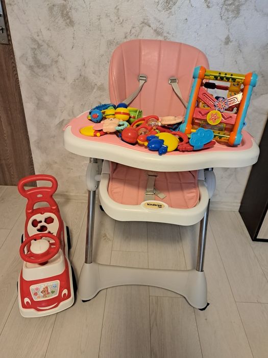 Vând scaun masa copii + mașinuța si jucării.