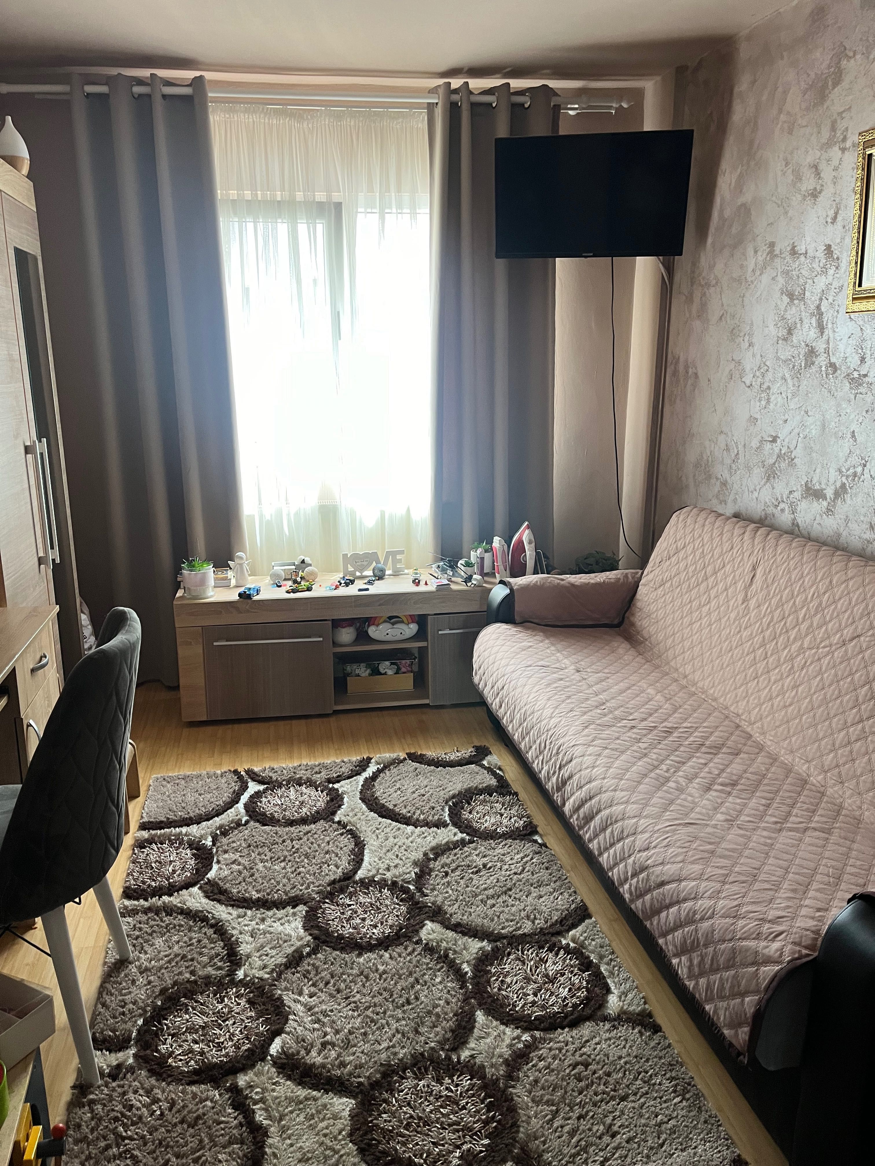 Vând apartament !Pret negociabil