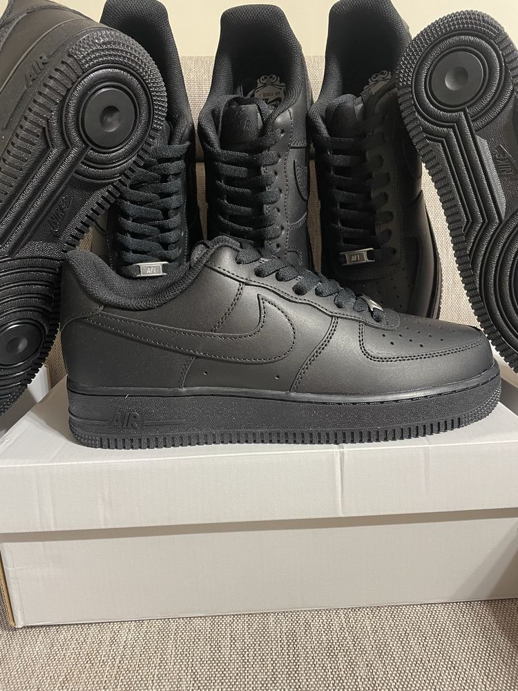 Nike Air Force 1 Triple Black
