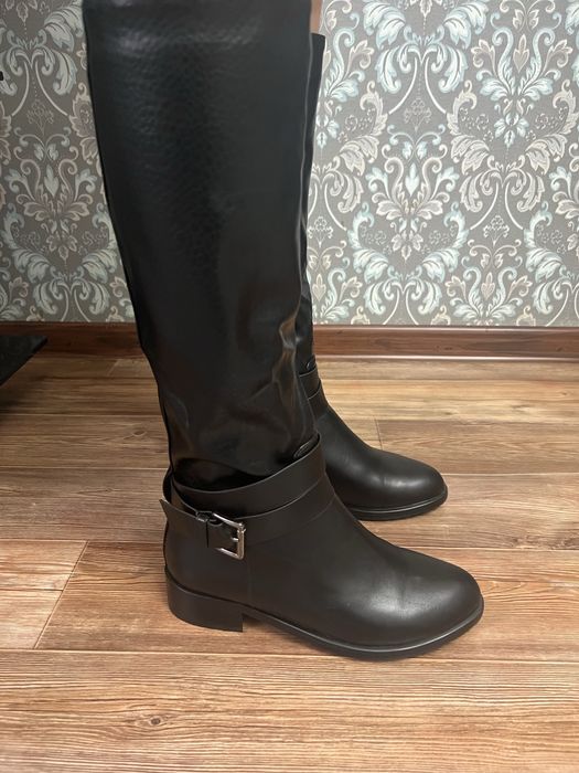 Женские осение сапоги. 37 размер. Новый в коробке итекетка все есть.