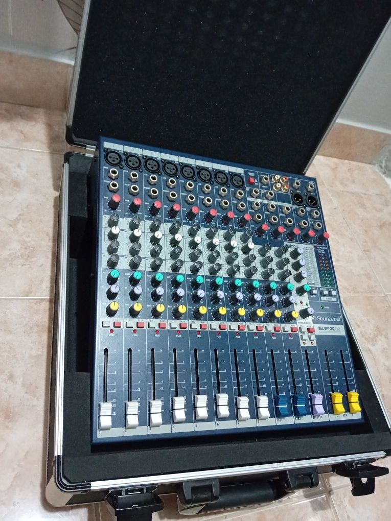 Mixer Soundcraft EFX 8