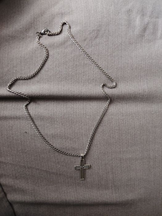 Цепочка серебряная с серебряным кулоном крестик