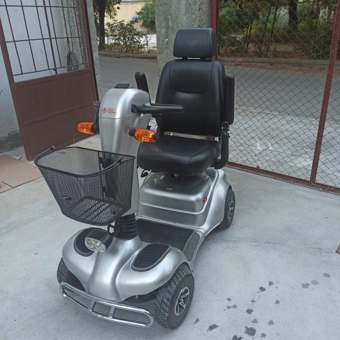 Електрически скутер за трудноподвижни хора