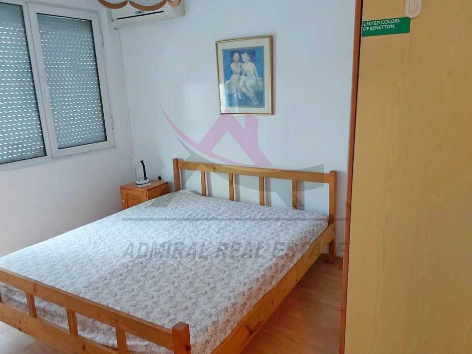 Атрактивна Цена! Топл Локация! Тристаен- Червен Площад