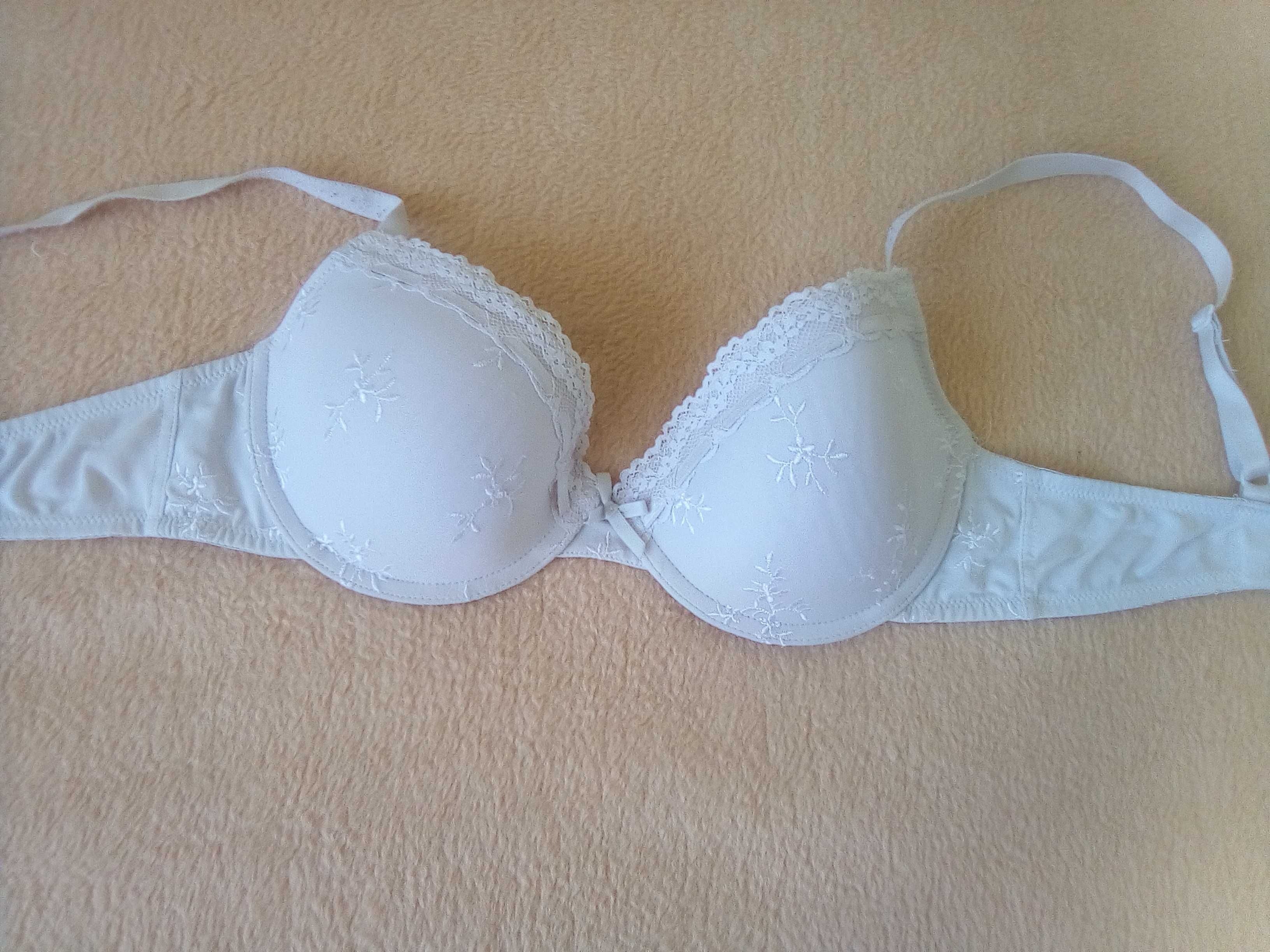 sutien dama cupa 75B frumos si unul alb/negru cupa 80C  99ron FIECARE