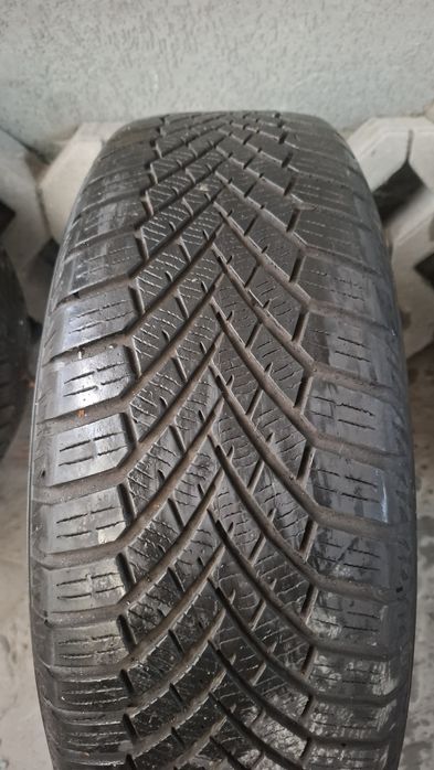 Vând anvelope iarnă  Yokohama 215 65 R16 cu jante tablă Volkswagen  5×