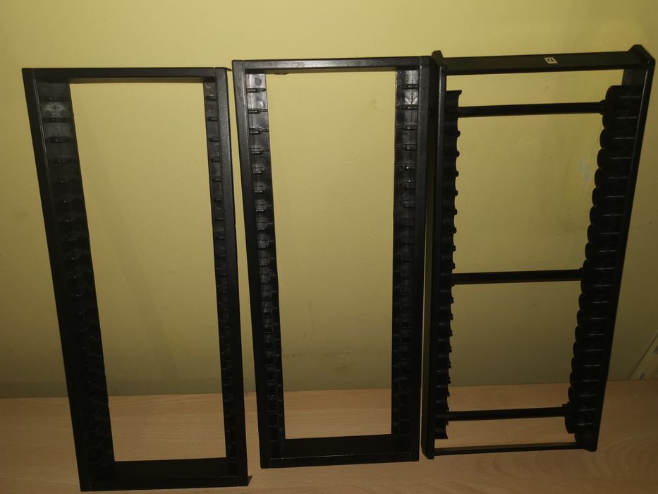 Стойки - поставки за компактдискове хоризонтални