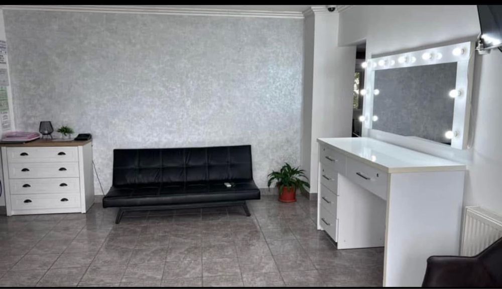 De inchiriat post make-up in salon !!!