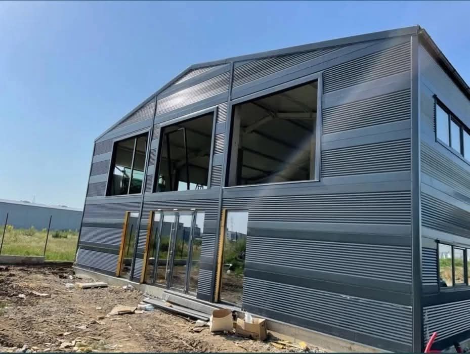 Vând hala metalica 12x25x4,1.