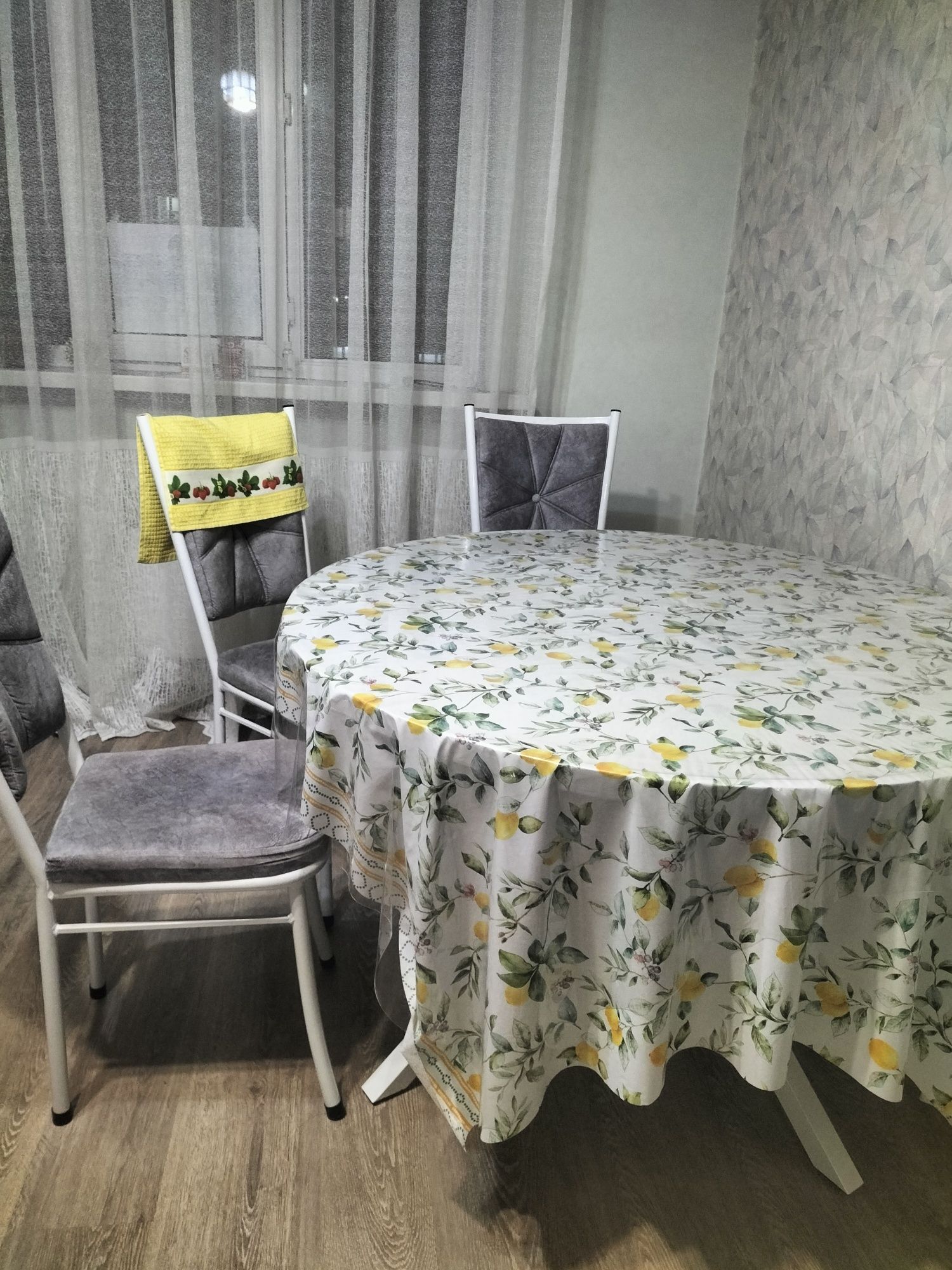 Продам стол со стульями