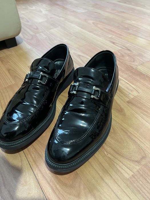 Pantofi barbati luciosi