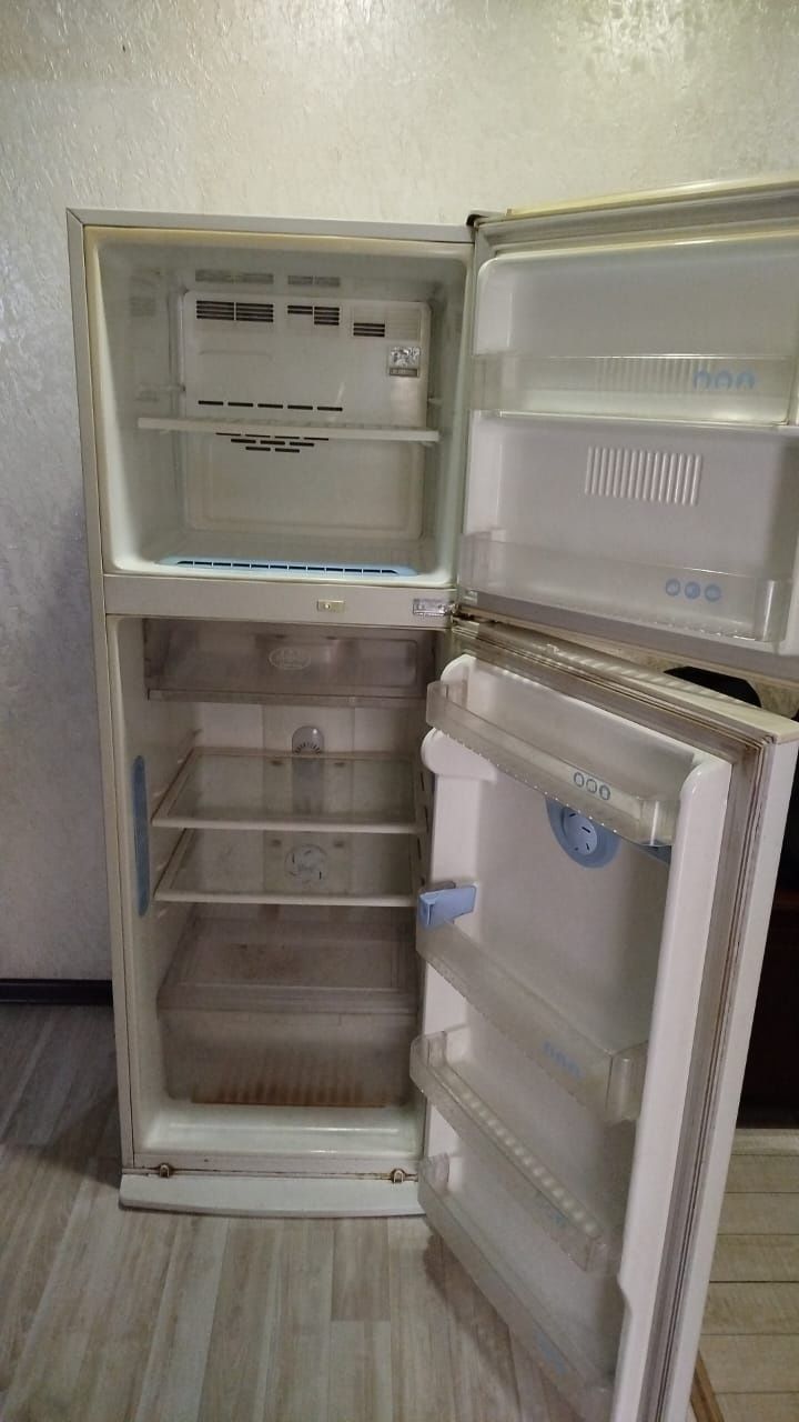 Продам холодильник