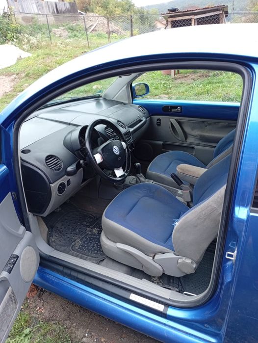 se vinde Volkswagen Beetle 900€ negociabil!!