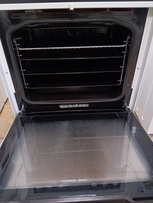 Свободно стояща печка с керамичен плот Gorenje с 2 години Гаранция