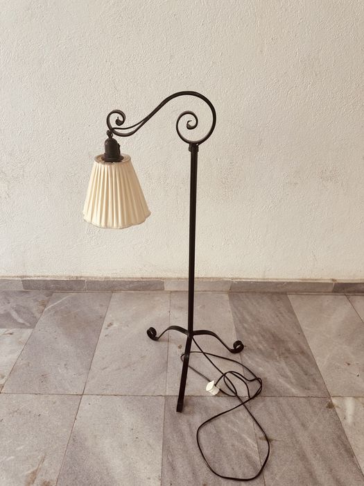 Ретро подова реголируема лампа от ковано желязо с абажур- винтидж стил