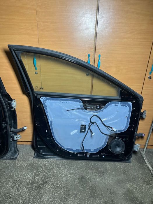 Дверь передняя левая на джак j7 2023 г выпуска. Есть задняя левая двер