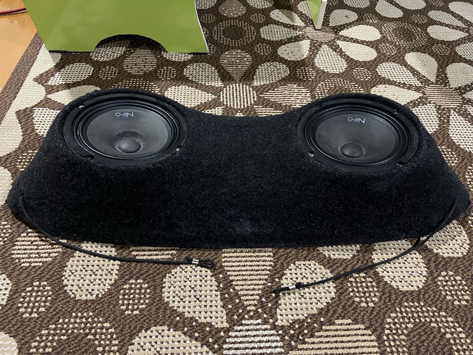 Продаются динамики с полкой стелс для спарка