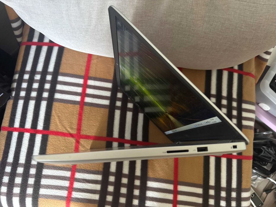 Laptop Dell Inspiron 5501, i5 gen. 10, 16 gb ram, 512 SSD, etc.