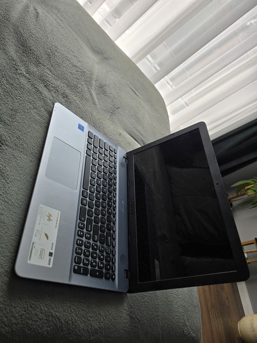 laptop asus vivoBook max