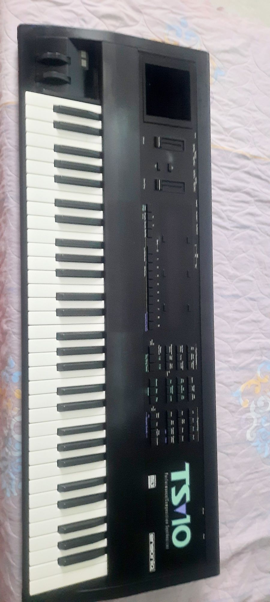Ensoniq tes-10 sotiladi