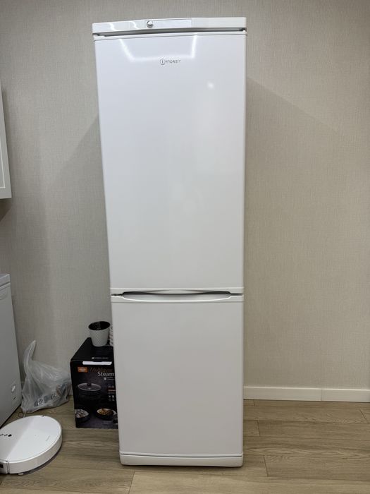 Продам холодильник INDESIT