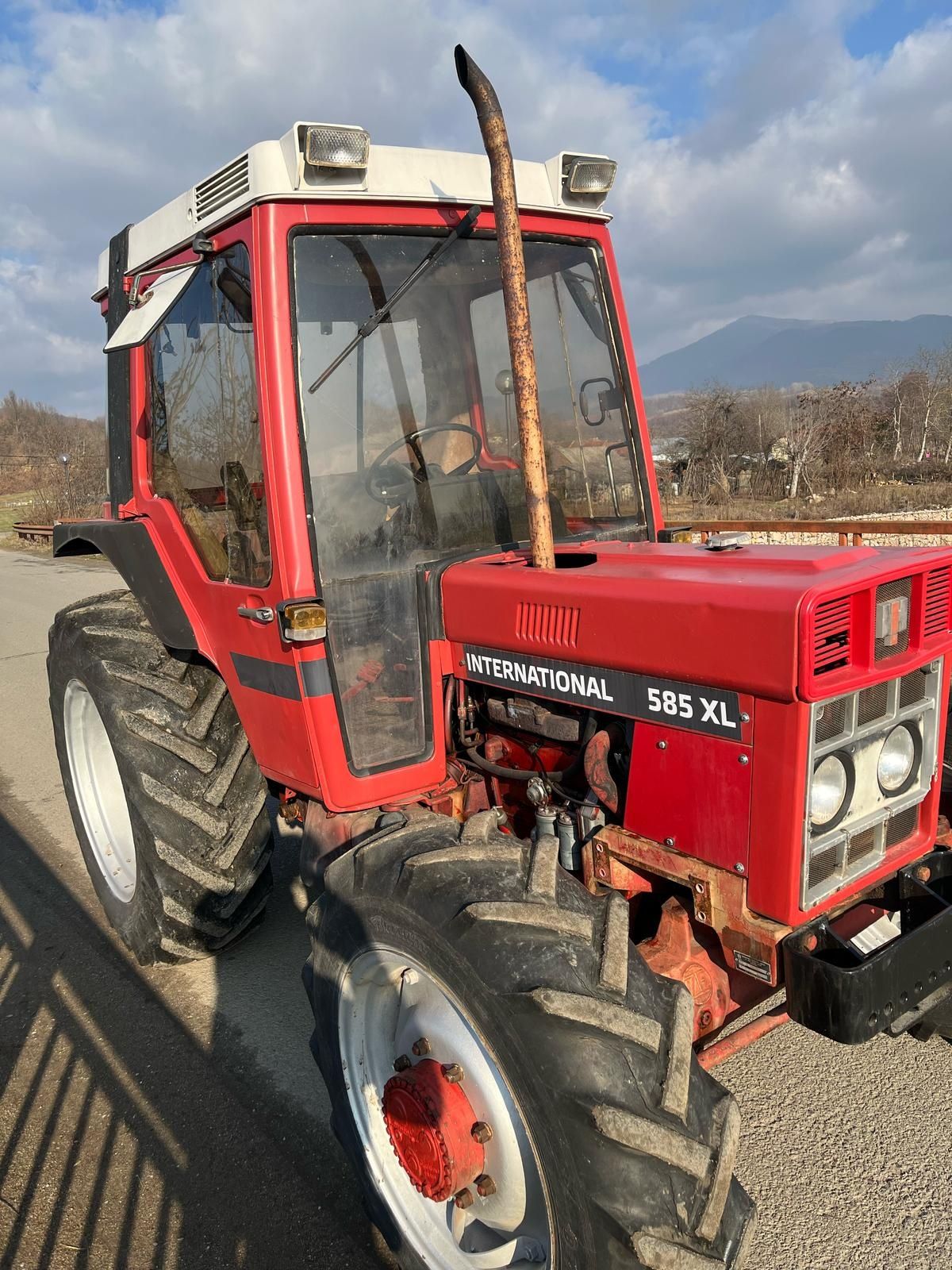 Case 585 XL, adus recent
