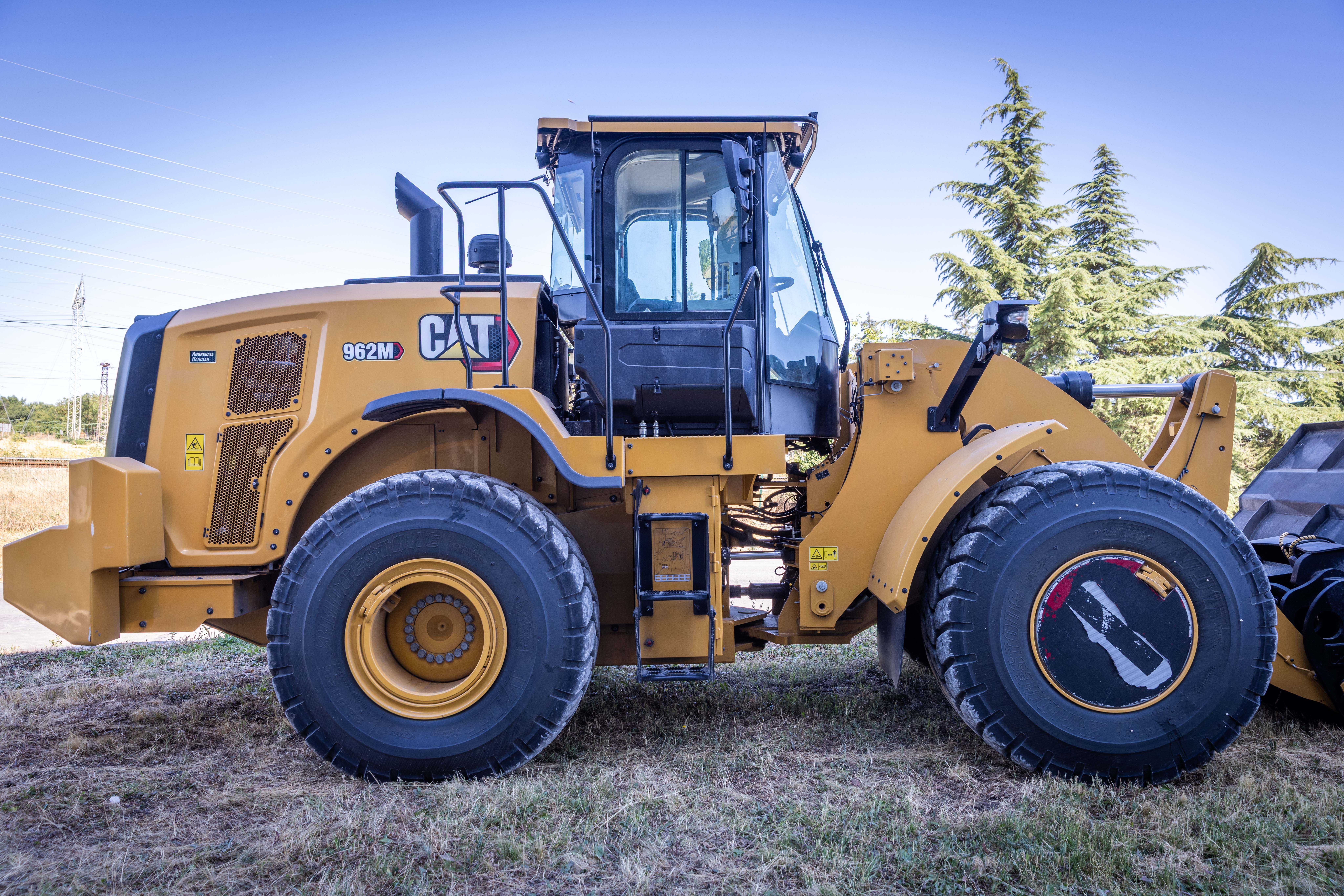 Челен товарач Cat 962M 2022