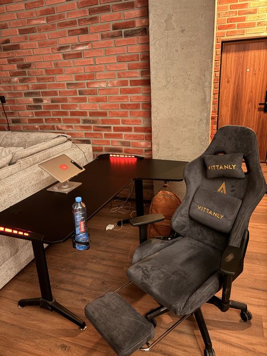 Birou si scaun egonomice de gaming. calitative