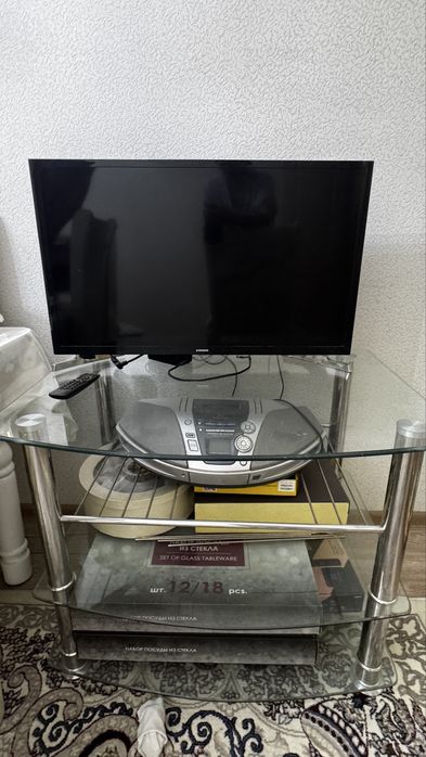 Телевизор Samsung с подставкой
