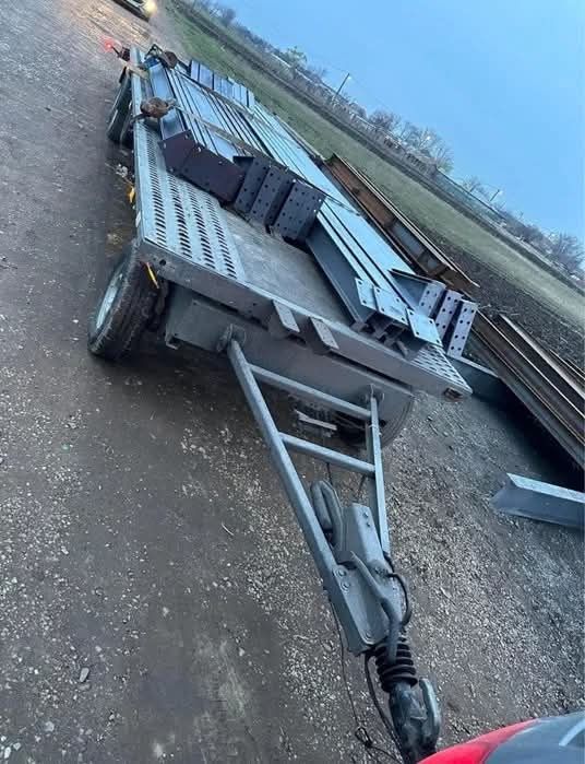 Vând hală metalică 48x10x5 , este compusă din 22 cuzineți, 22 stâlpi.