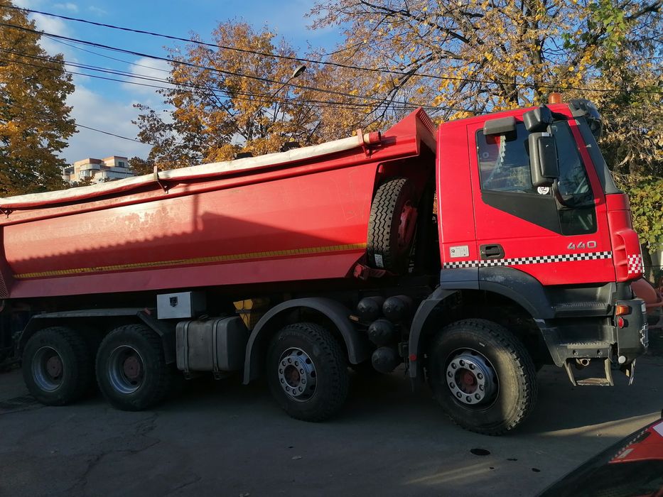 Inchiriez camion 8x4 și excavatoare pt lucrări în construcții