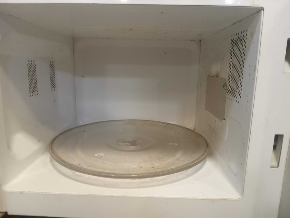 Микровълнова печка  Midea49 лв.