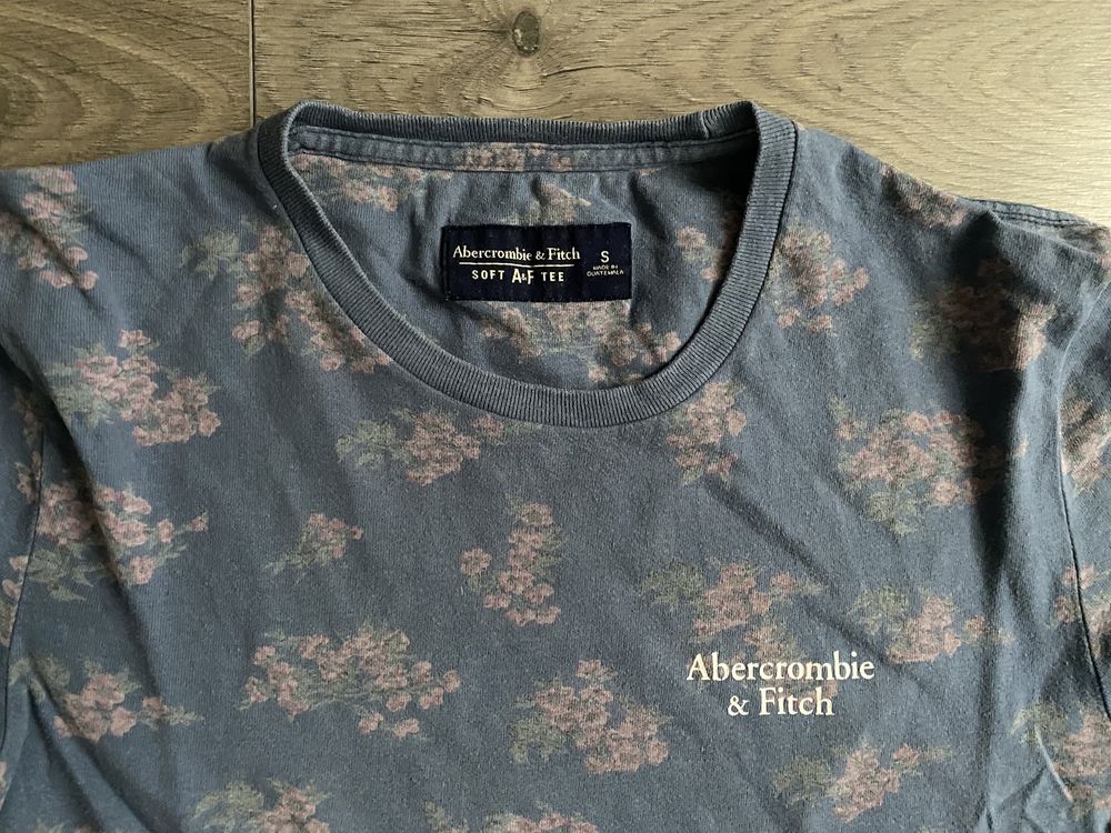 Издължена тениска Abercrombie & Fitch