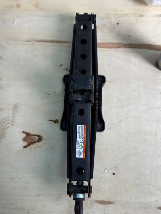 Домкрат на Lexus NX /Лексус НХ а также на все кроссоверы