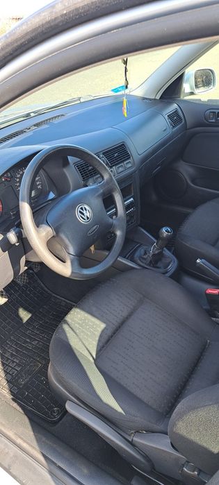 Vând golf 4 1.6 benzina si gaz