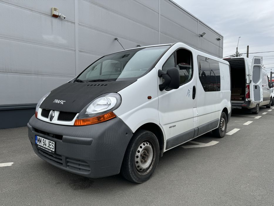Renault Trafic 6 locuri + spatiu marfa